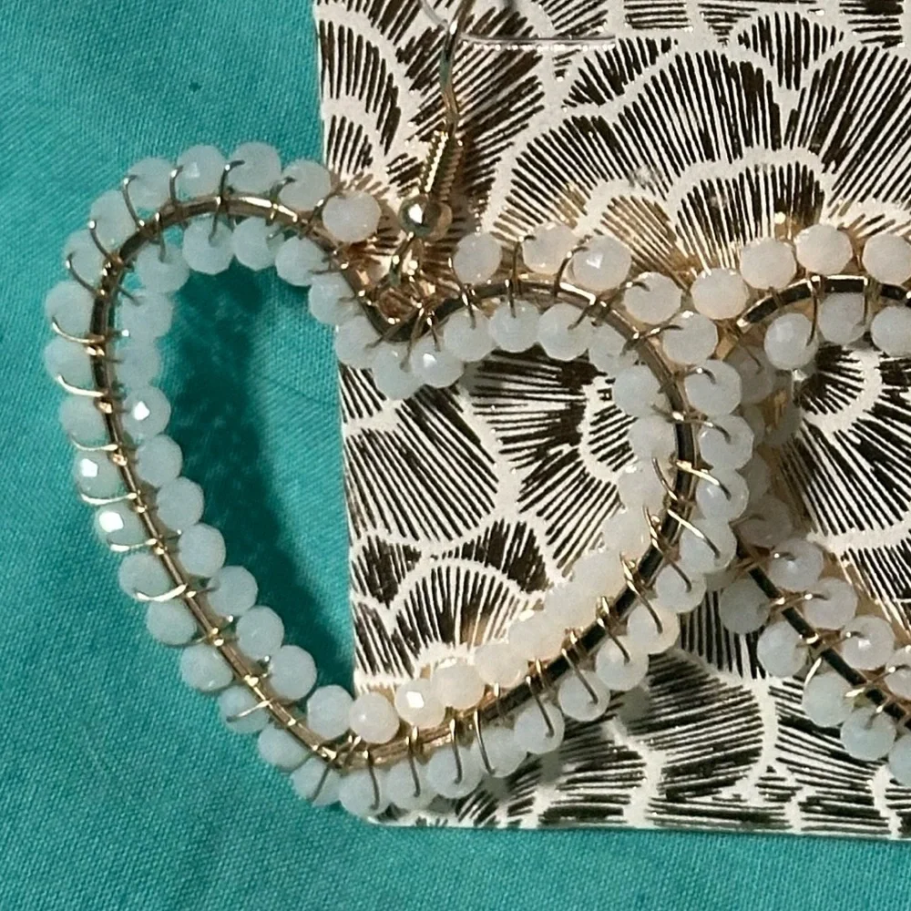 Noir Jewelry Elegant Gold and White Dangle Heart Earrings - Picture 3 of 4